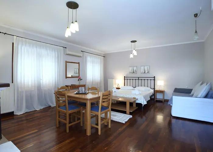 Apartment Corina Apolpaina